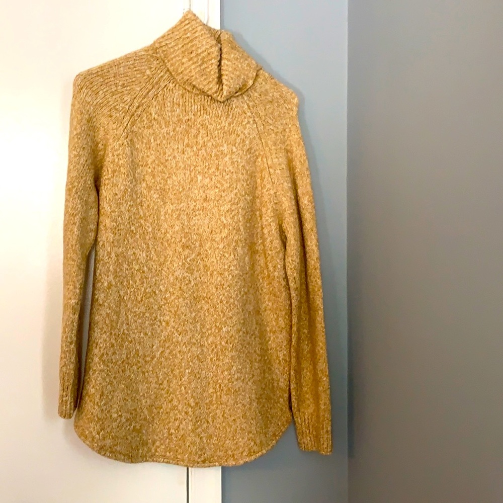Brand: Michael kors, size: M, and color: Tan